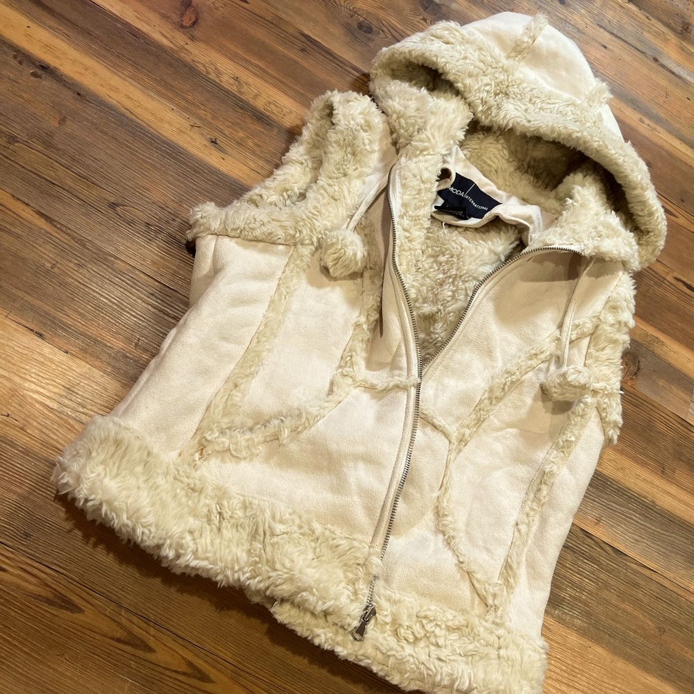 Moda International cozy hooded Vest!